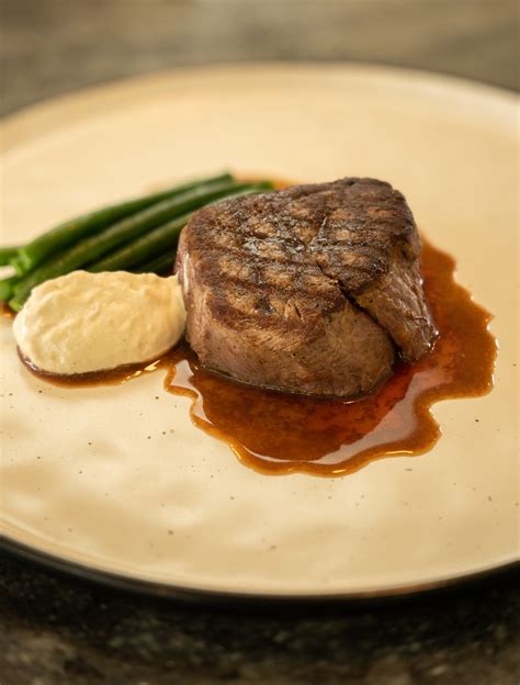 beef fillet with red wine jus & horseradish cream – Tangleby Gardens