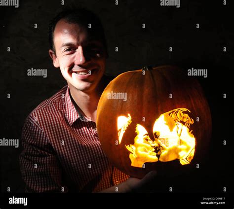 Guinness world record pumpkin carving champion hi-res stock photography ...