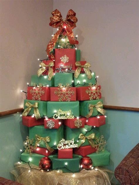 Christmas tree made from stacked boxes | Creative christmas trees, Alternative christmas tree ...