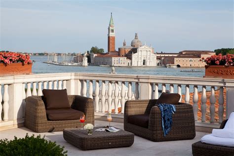 The New Luxe Suite To Get On Venice's Grand Canal | Best hotels in venice, Venice hotels, Hotels ...