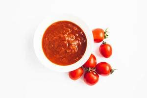 Bowl with ketchup, fresh tomatoes and basil leaves - Creative Commons ...