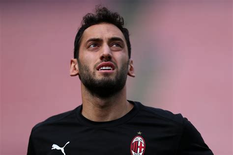 Hakan Calhanoglu: Is He Worth The 5 Million Renewal? - The AC Milan Offside