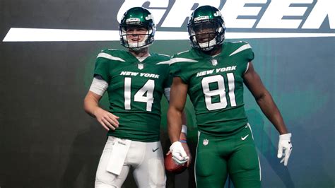 Jets uniforms photos: Team unveils new-look jerseys, helmets, pants