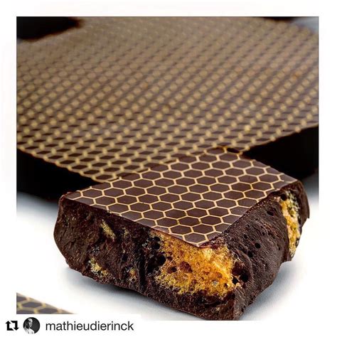 Chocolate bar with pieces of honeycomb of toffee - @mathieudierinck