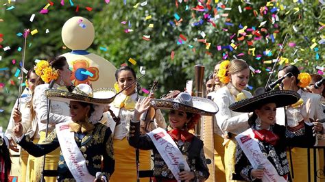 Musicians gather in Mexico for International Mariachi Festival - YouTube