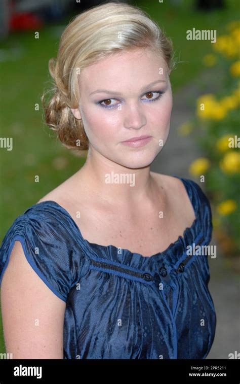 Julia Stiles, Bourne Ultimatum, London, UK Stock Photo - Alamy