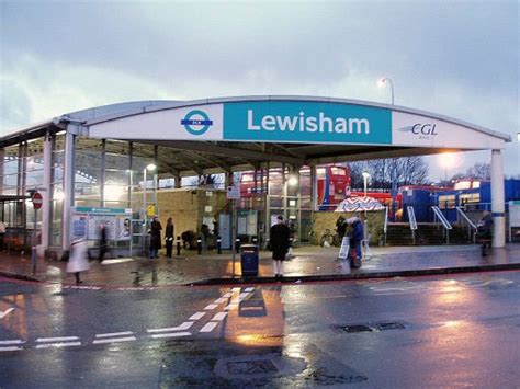 Picture of Docklands Light Railway station at Lewisham : TheTrams.co.uk