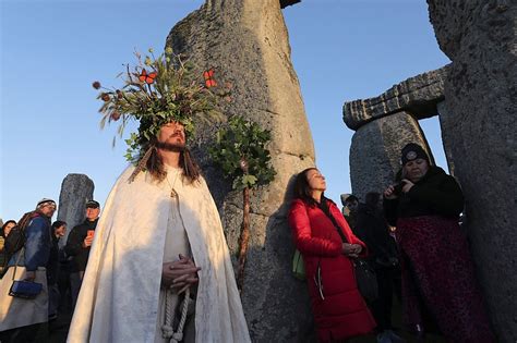 Thousands visit Stonehenge for annual ritual on solstice | The Arkansas Democrat-Gazette ...