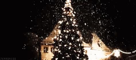 Christmas Tree GIF - Christmas Christmastree Snowing - Discover & Share GIFs