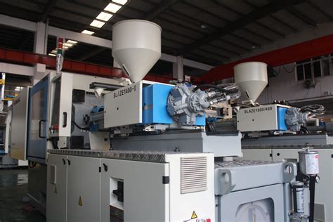 How many types of injection Moulding machines are there?