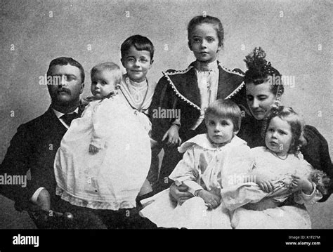 Family portrait of Theodore Roosevelt, his second wife Edith, and his five children, 1895 Stock ...