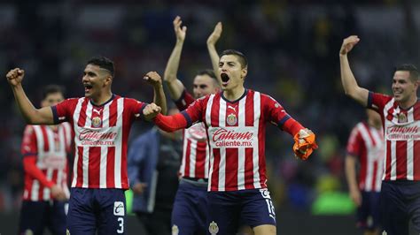 Chivas players dance celebration after reaching the Clausura final - AS USA