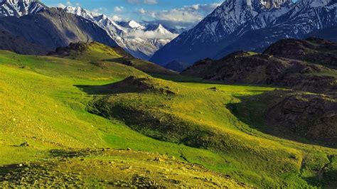 Kashmir Valley, Himalayas, India - backiee