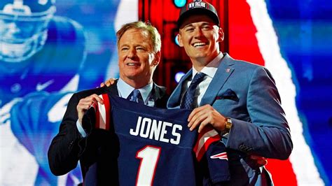 Patriots draft QB Mac Jones, Alabama - YouTube