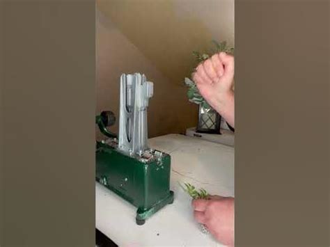 How to use a floral stemming machine. 🌿 - YouTube