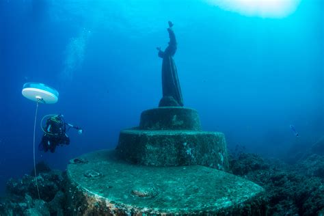 30 Beautiful Abandoned Places to Add to Your Travel Bucket List - TravelOnTV