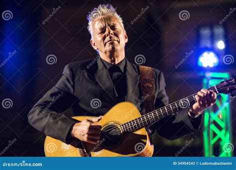 Tommy Emmanuel live editorial photography. Image of guitarist - 34904542