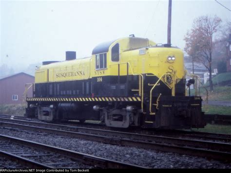 ALCO RS3 | Railroad photos, Old trains, Train tracks