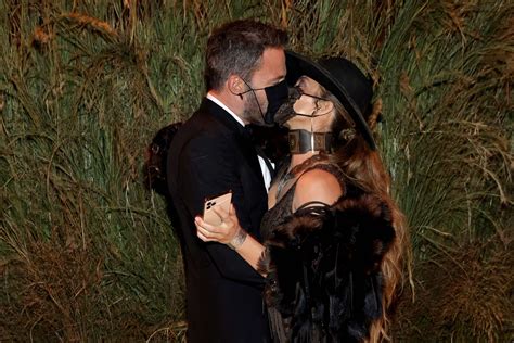 Jennifer Lopez and Ben Affleck appear at the 2021 Met Gala together - ABC News