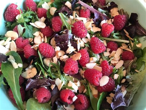 Recipe: Simple Berry Salad – Organically Optimistic