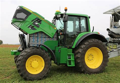 John Deere Debuts Electric High-Power Tractor Prototype – RealAgriculture