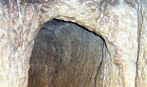 Bible and Archaeology - Online Museum: 13. Hezekiah's Tunnel (probable)