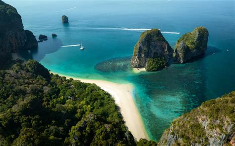 Guide to Visiting Phra Nang Beach & Cave in Railay, Krabi