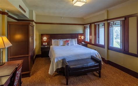 Hotel Rooms In Mason City, Iowa | Historic Park Inn Hotel