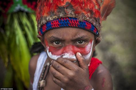 25 Stunning Images From The Annual Goroka Festival