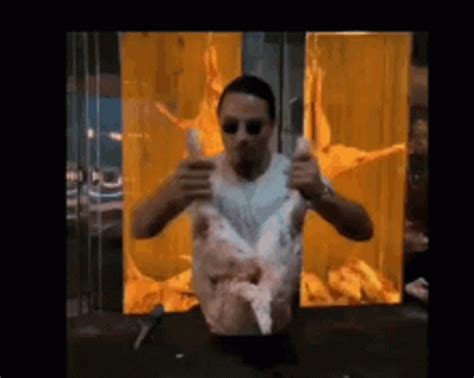 Lukaskosik Salt Bae GIF – Lukaskosik Salt Bae Legs – GIFs entdecken und teilen