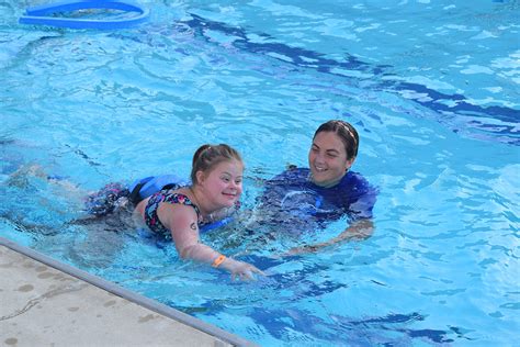 KEYS BFFs ARE ORGANIZING A SWIM CAMP FOR YOUTH WITH DISABILITIES