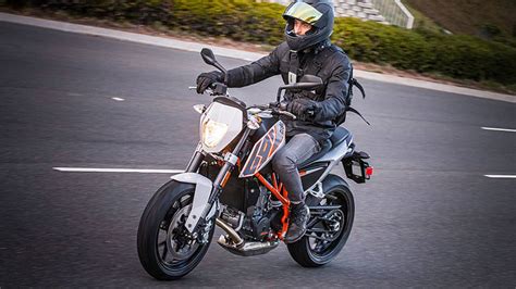 2013 KTM Duke 690 Review