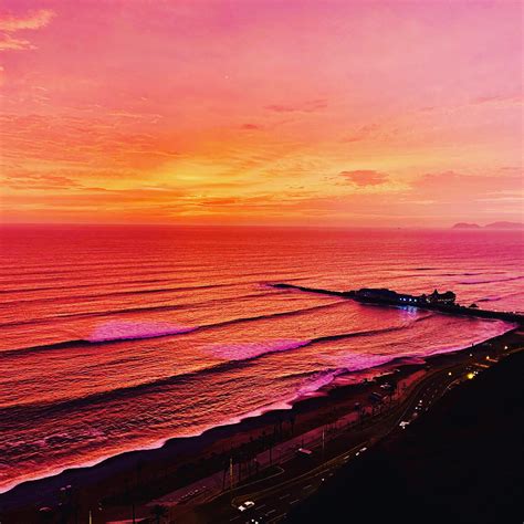 Sunset over the beach in Lima, Peru : r/SkyPorn