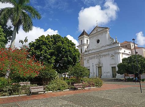 The fruit and sunshine route - Santa Fe de Antioquia colonial town ...