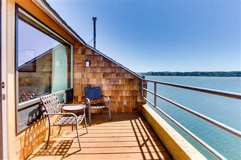 Waterfront condo w/ private deck, & exquisite views UPDATED 2021 - Tripadvisor - Newport ...