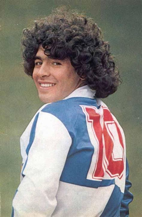 20 Rare Photographs of a Very Young Diego Maradona From the Late 1970s and Early 1980s ~ Vintage ...