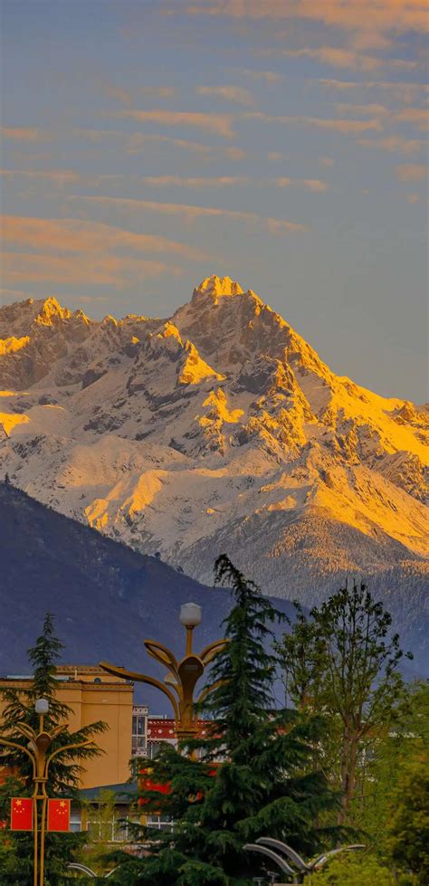 Golden snow mountain : r/pics