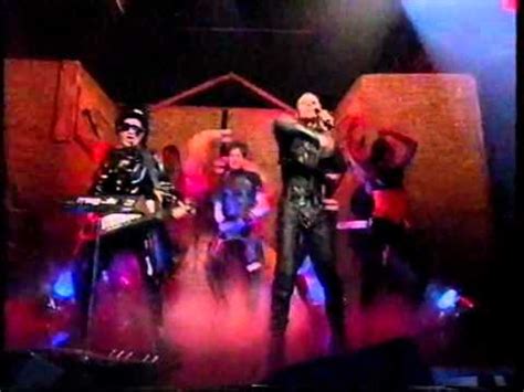 The Shamen - Ebeneezer Goode TOTP Live September 1992 - YouTube