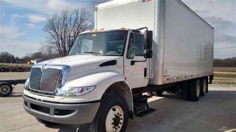 International DURASTAR 4400 WHITE (2010) : Van / Box Trucks