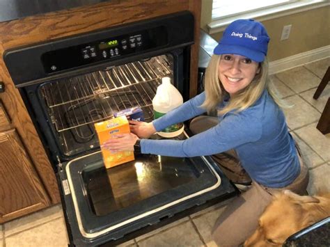 How to Clean Oven with Vinegar and Baking Soda (and salt!)