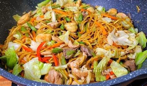 Pancit Canton Guisado - Yummy Kitchen