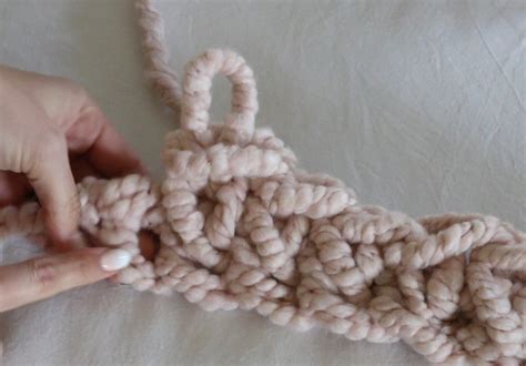 Finger Crochet Blanket Tutorial - No crochet knowledge needed ...