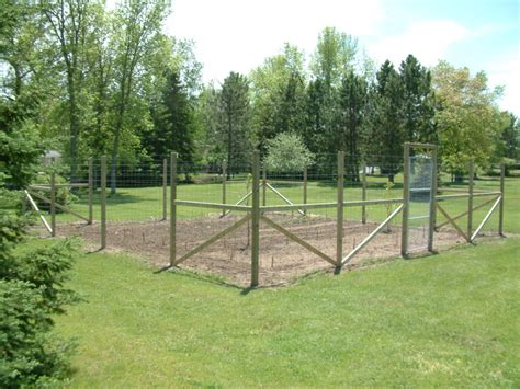 Deer fence design ideas | Hawk Haven