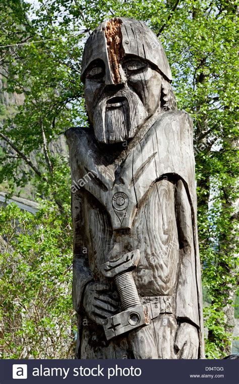 Upright wood carving of a Viking at Gudvangen Fjordtell in Norway Stock Photo - Alamy | Viking ...