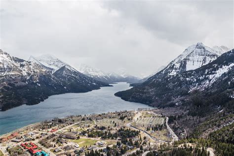 Hiking Bear's Hump At Waterton Lakes National Park - Roadesque