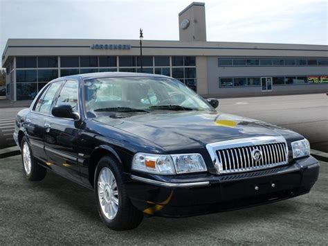 2011 Mercury Grand Marquis - Information and photos - MOMENTcar