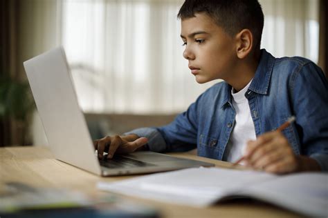 The Advantages of Online Learning At Home - Oxford Learning