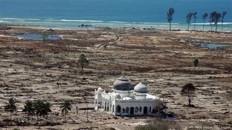 Ten years after the tsunami: How has Aceh changed? | Asia| An in-depth ...