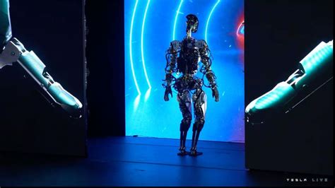 Tesla robot slowly walks on stage at AI Day – CNN - Sage Garden Network