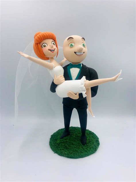 World Cake Topper. Lucy & Gru wedding cake topper, Animated Inspire wedding